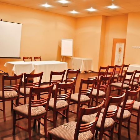 Hotel Bavaria クラヨーヴァ エクステリア 写真