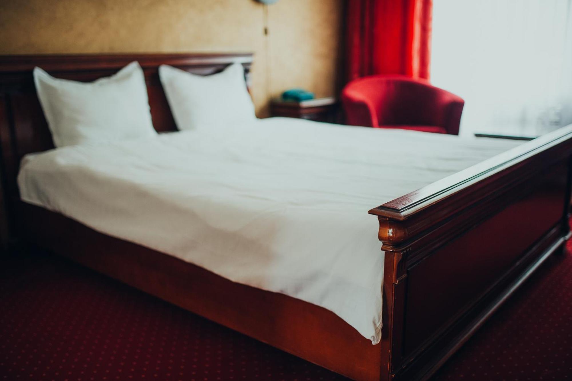 Hotel Bavaria クラヨーヴァ エクステリア 写真