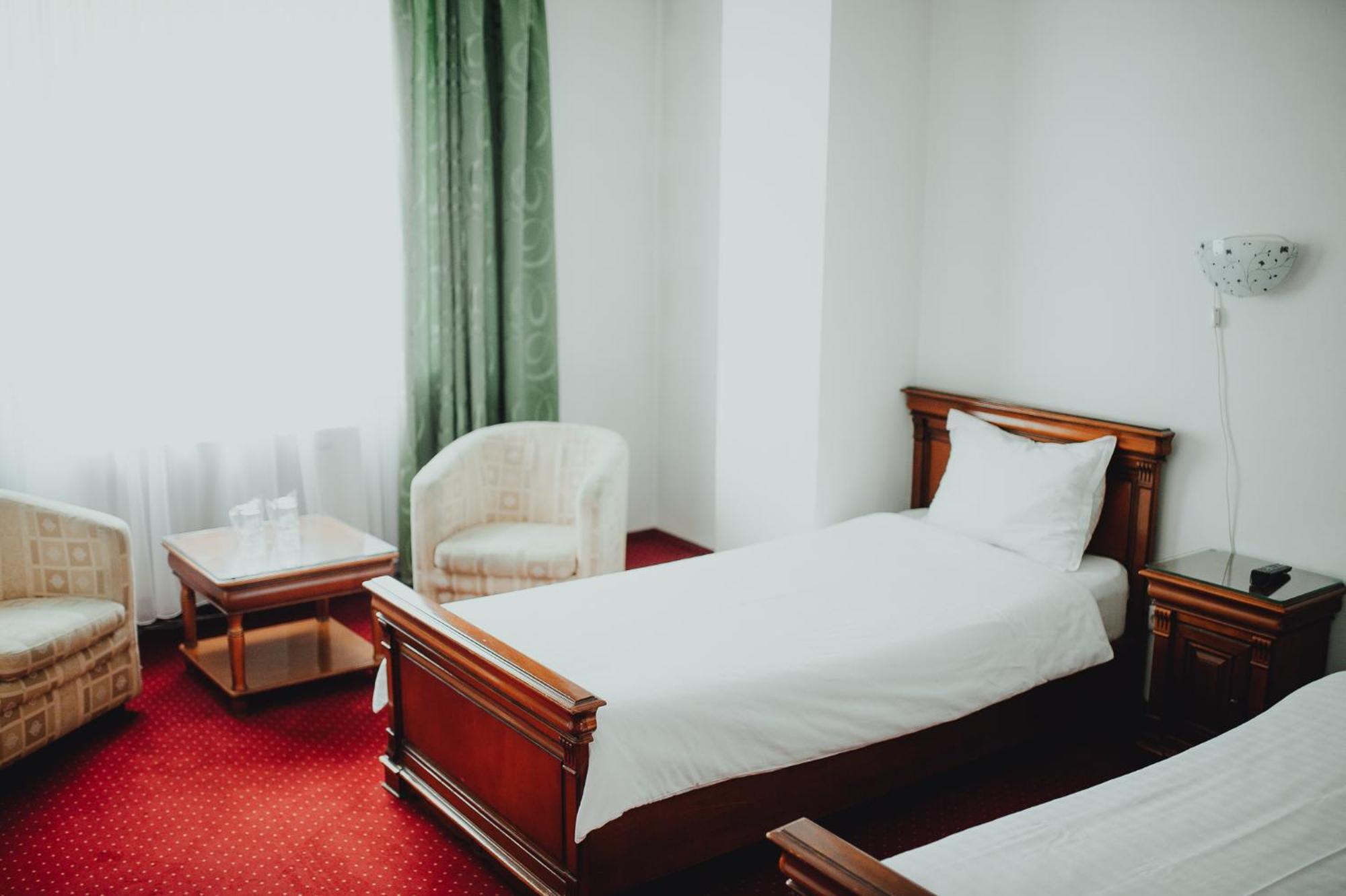 Hotel Bavaria クラヨーヴァ エクステリア 写真