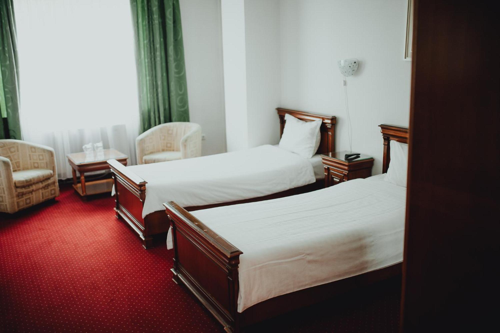 Hotel Bavaria クラヨーヴァ エクステリア 写真