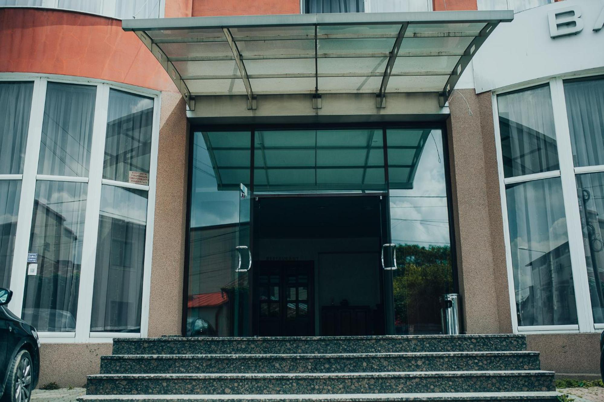 Hotel Bavaria クラヨーヴァ エクステリア 写真