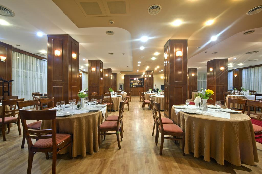 Hotel Bavaria クラヨーヴァ エクステリア 写真